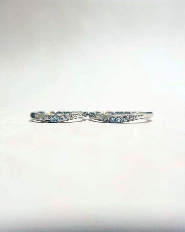 2人ともブルーが好きなのでブルーダイヤの指輪にしました