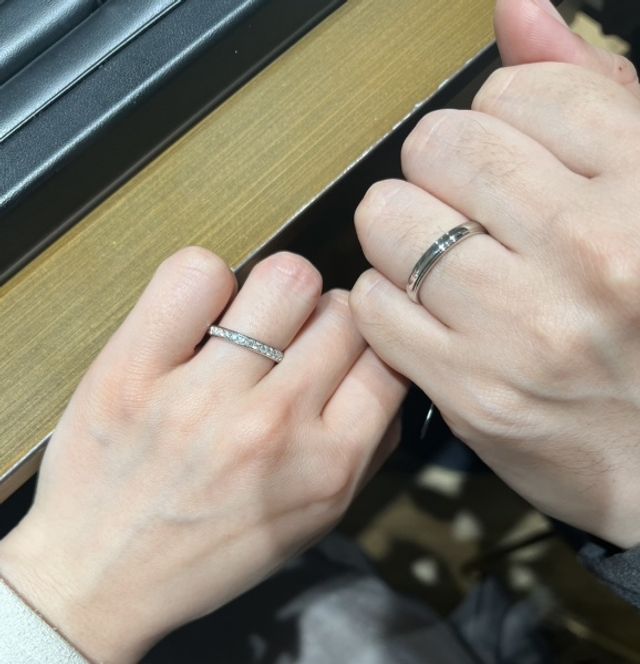 リリックという商品です。ペアで揃えて撮りました。