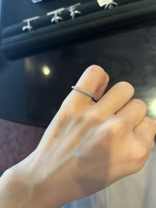 ハーフエタニティの結婚指輪です。