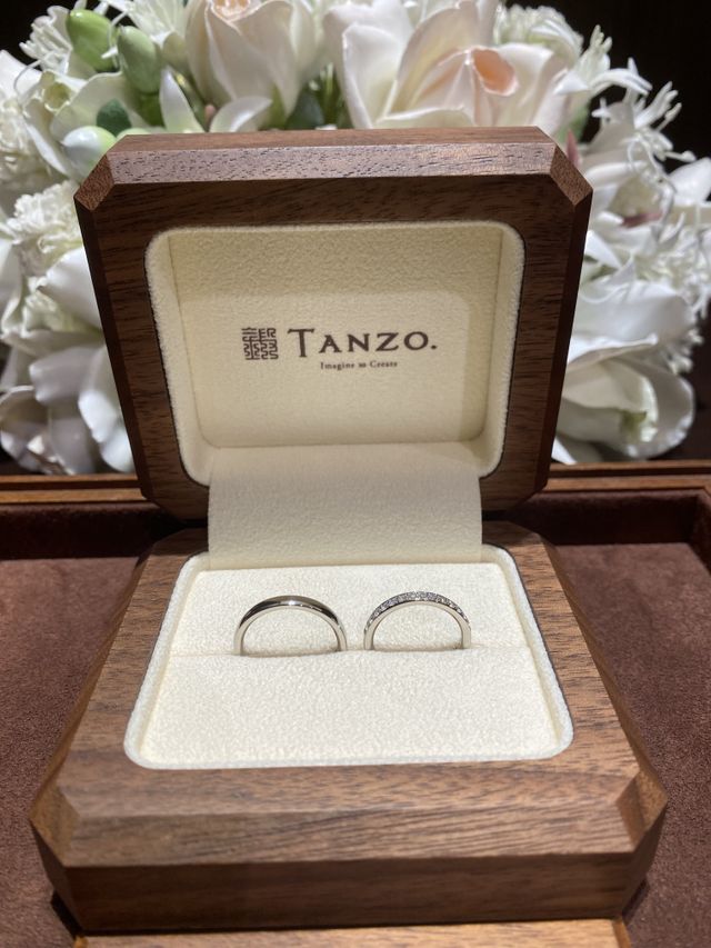 結婚指輪を受け取った際の写真