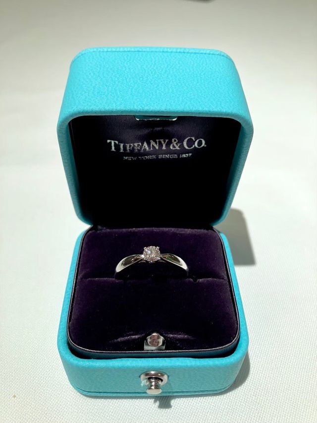 憧れの王道！ティファニーブルーのボックスにダイヤがキラリ