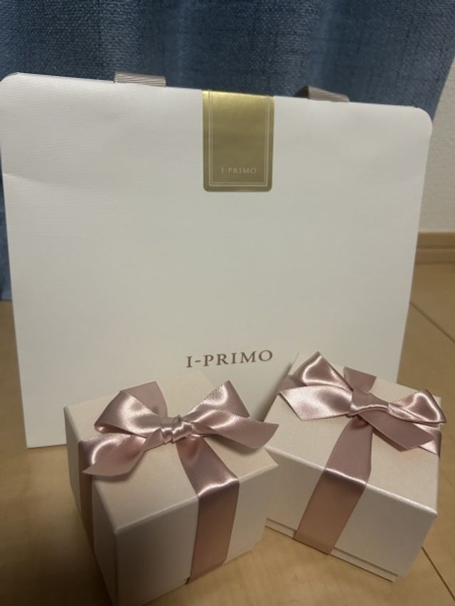 購入した婚約指輪、結婚指輪を開ける前のボックス。