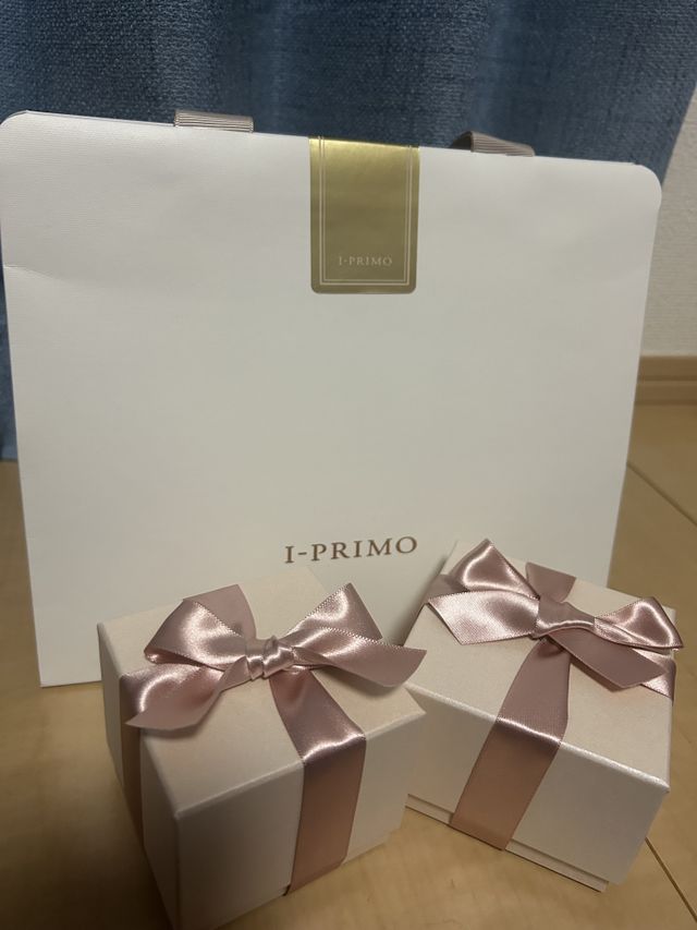 購入した婚約指輪、結婚指輪を開ける前のボックス。