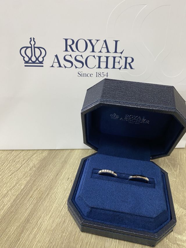 ペアではなく別のデザインです