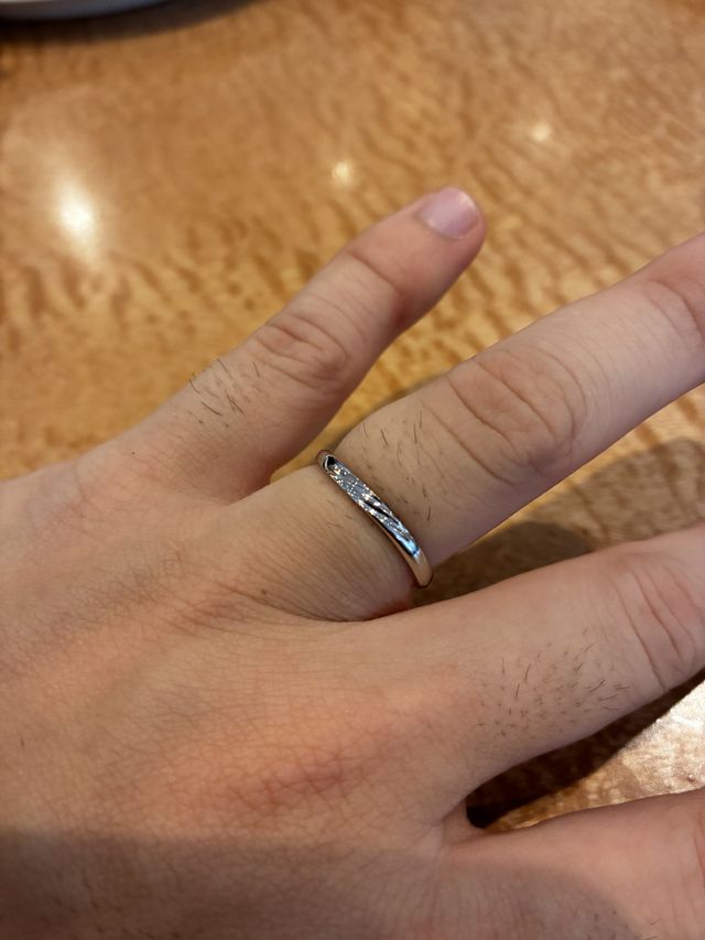 指輪を着用している写真