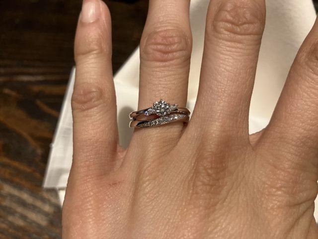 婚約指輪と結婚指輪の重ね付け