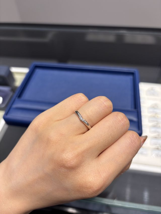 緩いV字になっています