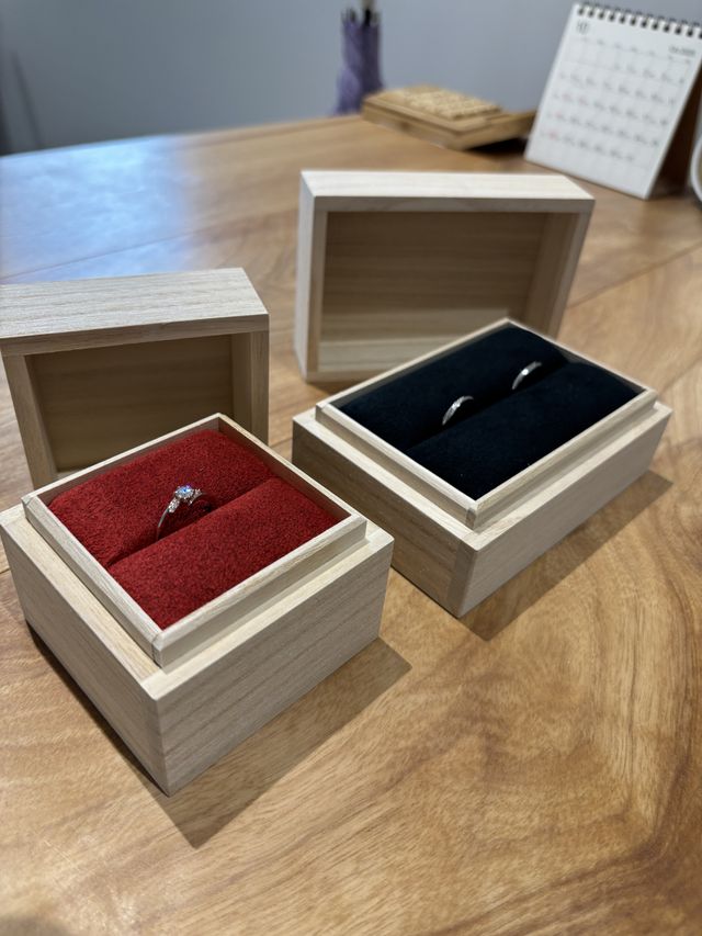 桐箱に入った素敵な指輪でした。