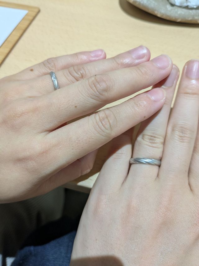 指輪を着用している写真