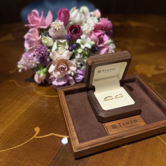 結婚指輪の受け取り日の写真です！仕上がりがとても大満足です