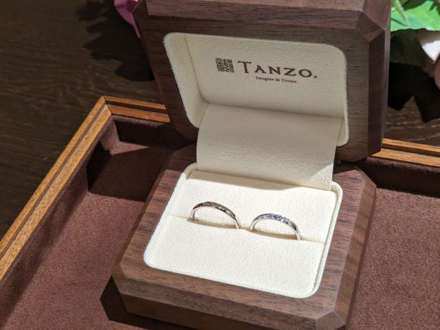 ブルーをグラデーションで入れました。