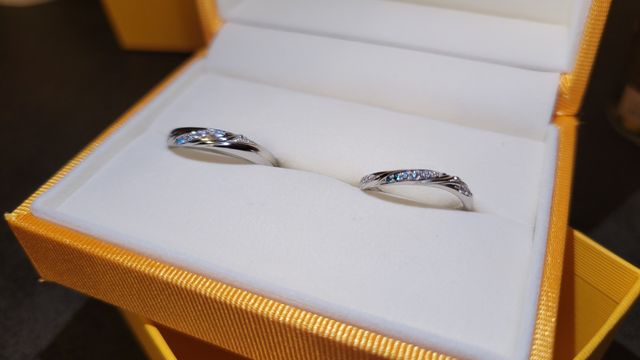 フルオーダーメイドの指輪
ブルーダイヤでグラデーションを表現