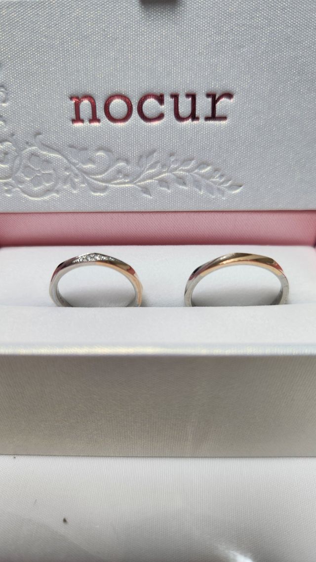 2人の指輪。可愛い箱と一緒に。