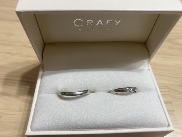 シンプルで、うなりがあるので指が細く見えます！