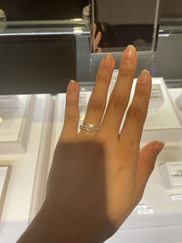 天使の羽のような指輪