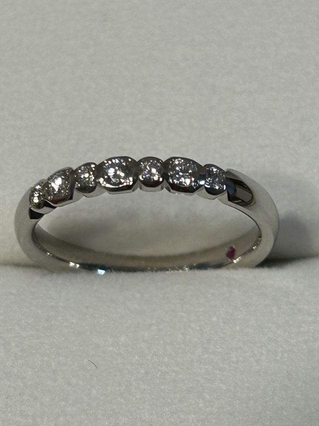 7つのダイヤモンドと引っかからない丁寧なカット