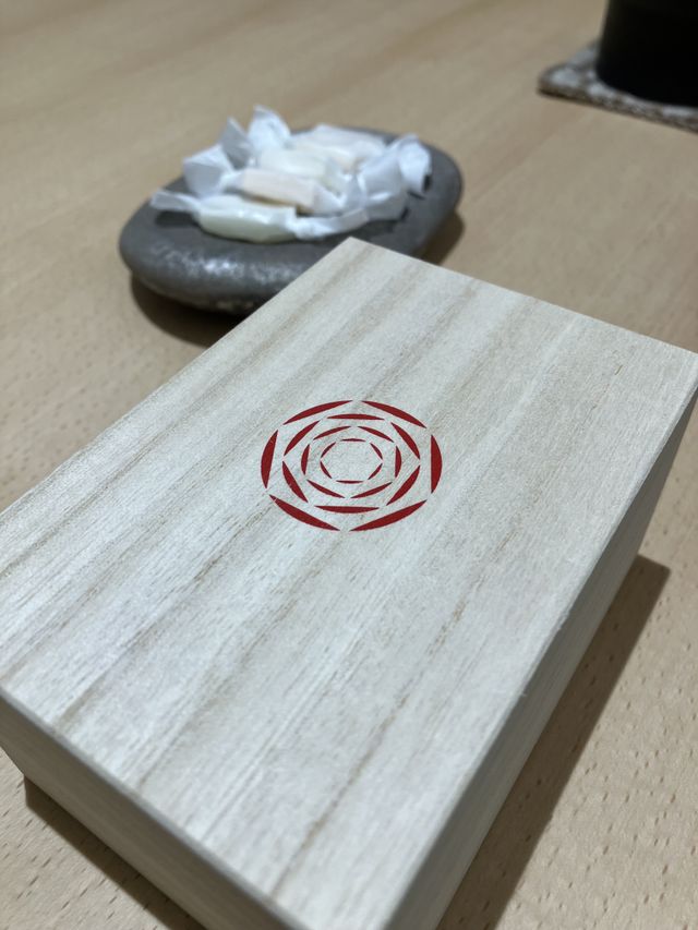 日本らしい桐の箱