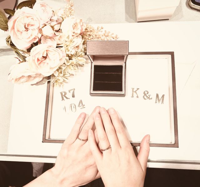 指輪を嵌めた後のパシャリ