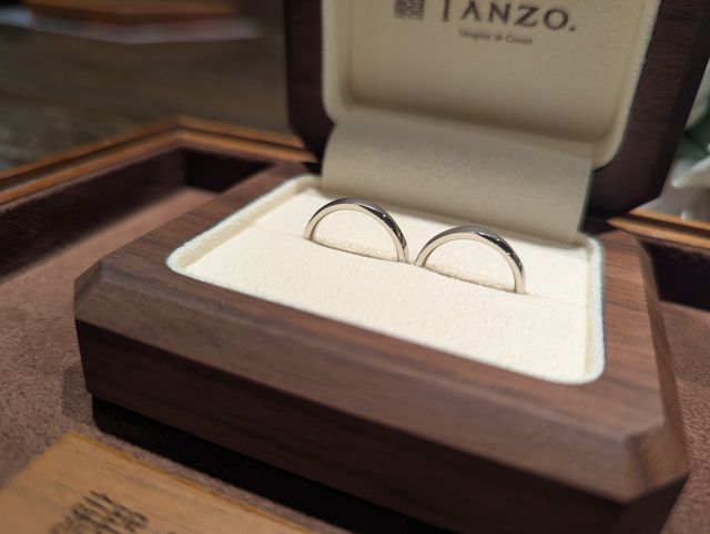 希望のプラチナで、鏡面加工に。綺麗に仕上げて頂きました。