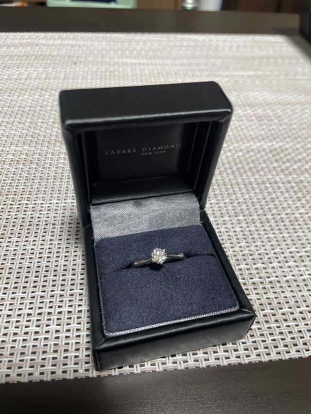 婚約指輪です