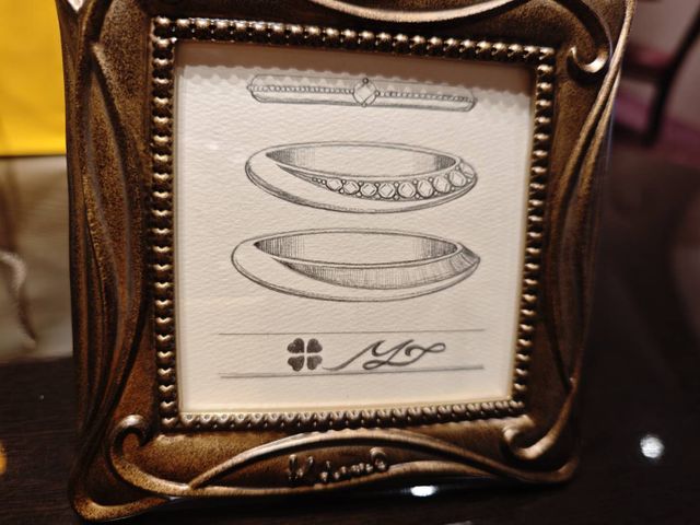 デザイン画。内側はイニシャルのフォントと四つ葉のモチーフ。