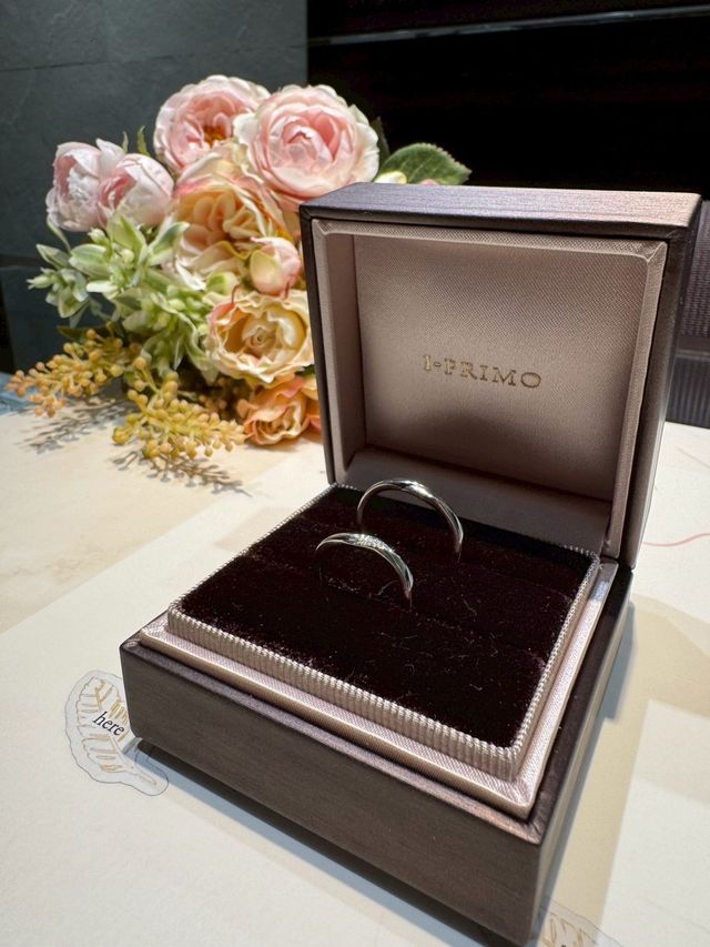 北斗七星と北極星をイメージしたデザインとなっております。