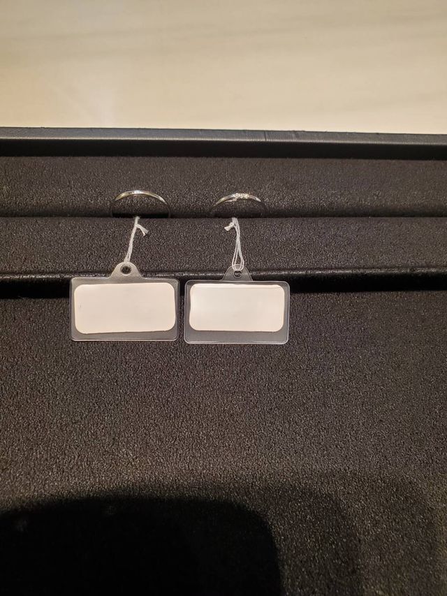 価格は修正で消しています。実際はきれいなタグが付いています。