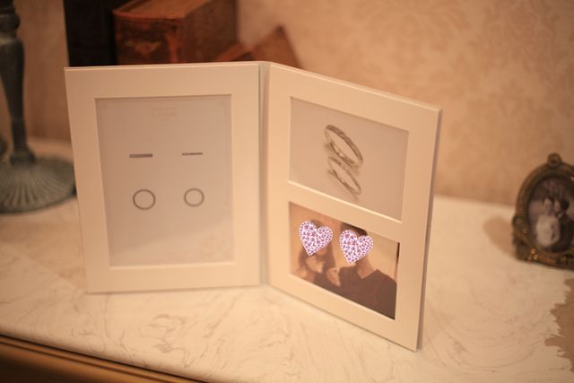 結婚式場に飾るための小さなパネルをいただけます。