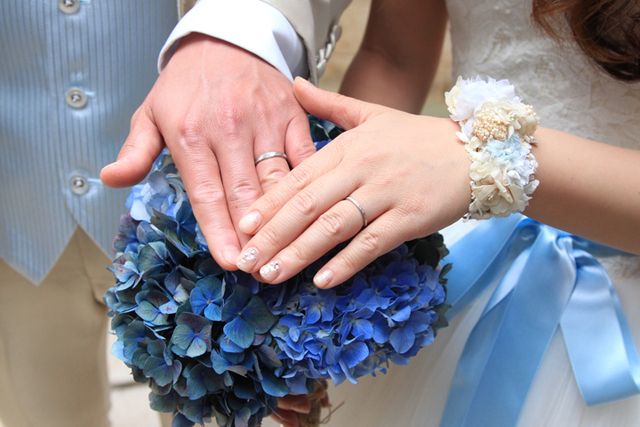 繊細な彫りが綺麗です。