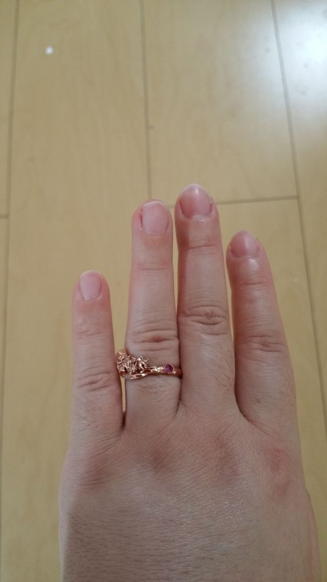 着けても太く見えないように細めのつくり