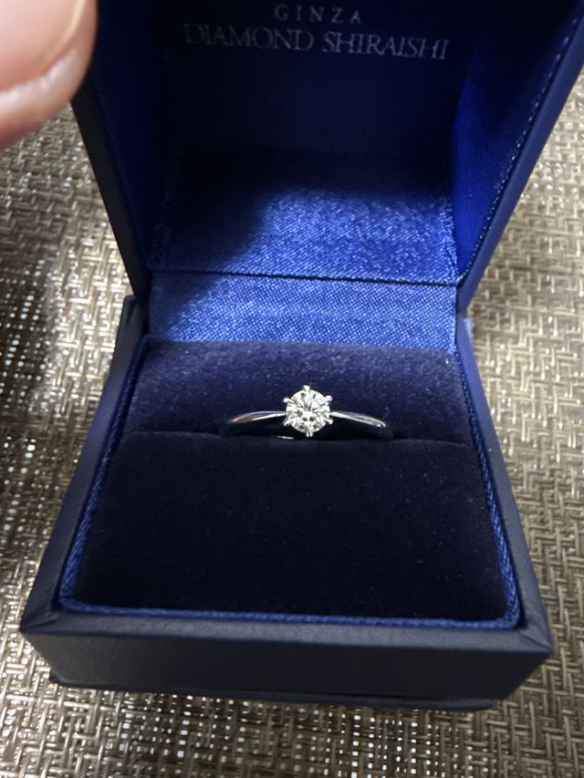 2.5カラットです。