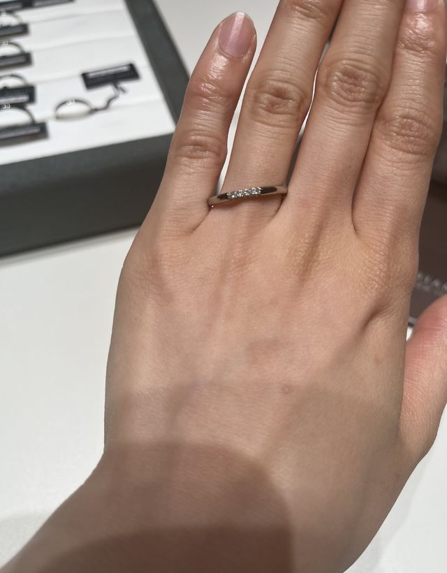 3方向からダイヤが見えます