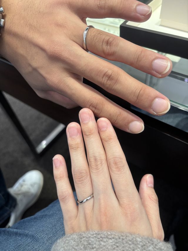 ペアではないですが形やデザインが似ているものを選びました