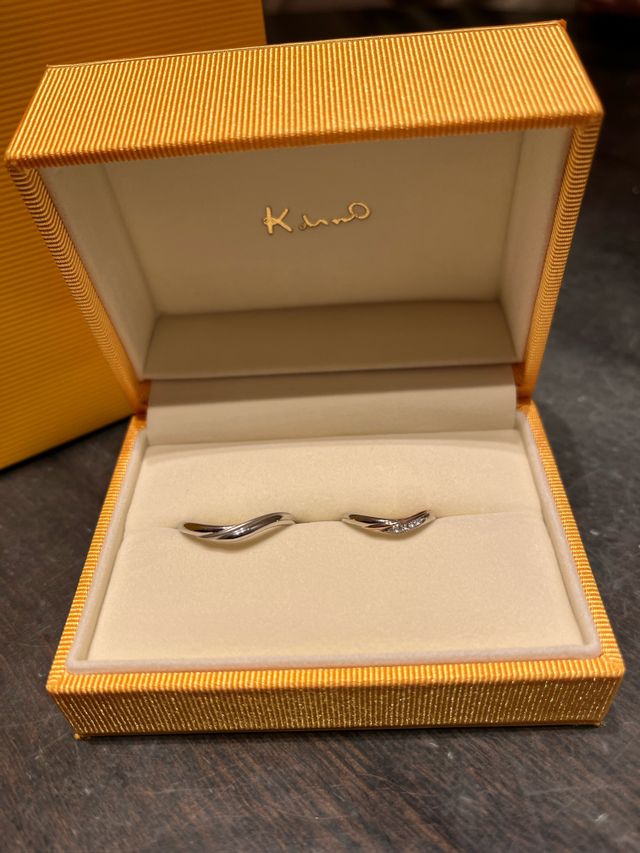 素敵な黄色のボックスに入れてくれました