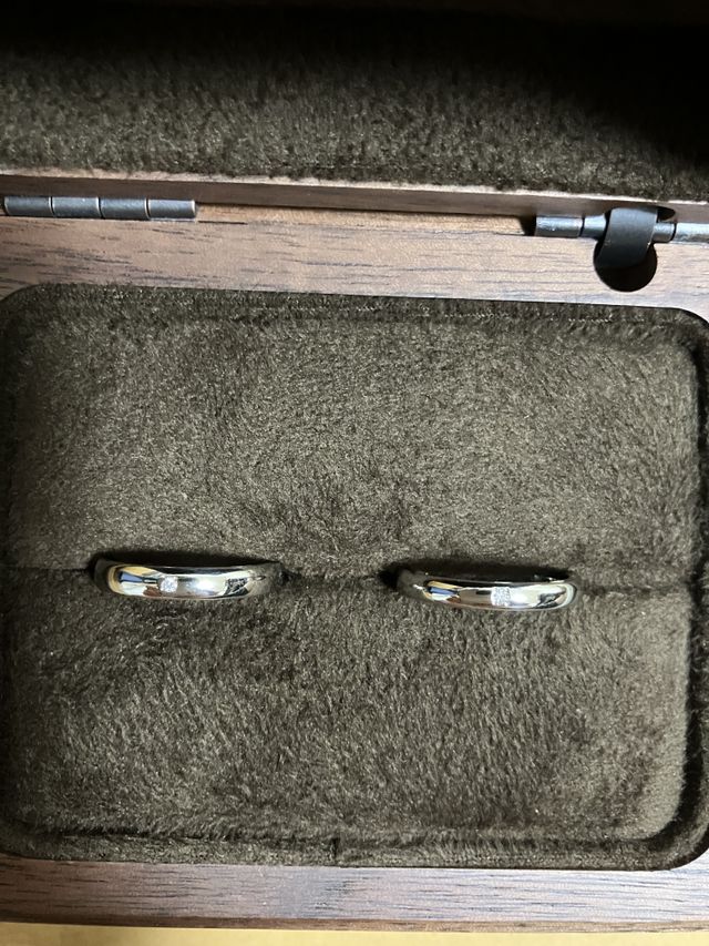 クラフトマンとじっくり相談して作った世界で１つの指輪です。