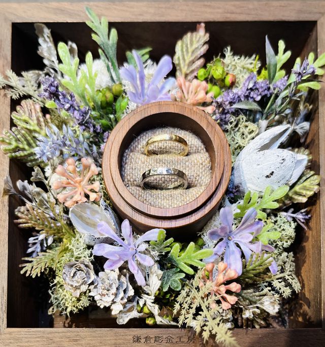 ゴールドが妻
プラチナが夫用です。