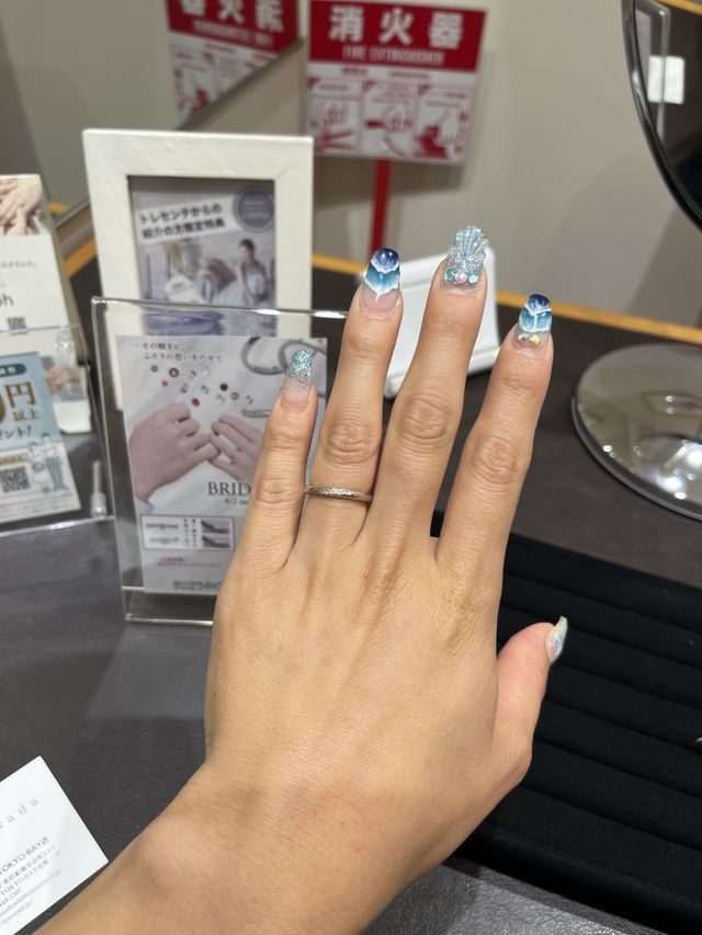 トレセンテのブランドでコスタンテと言う種類の指輪にしました。