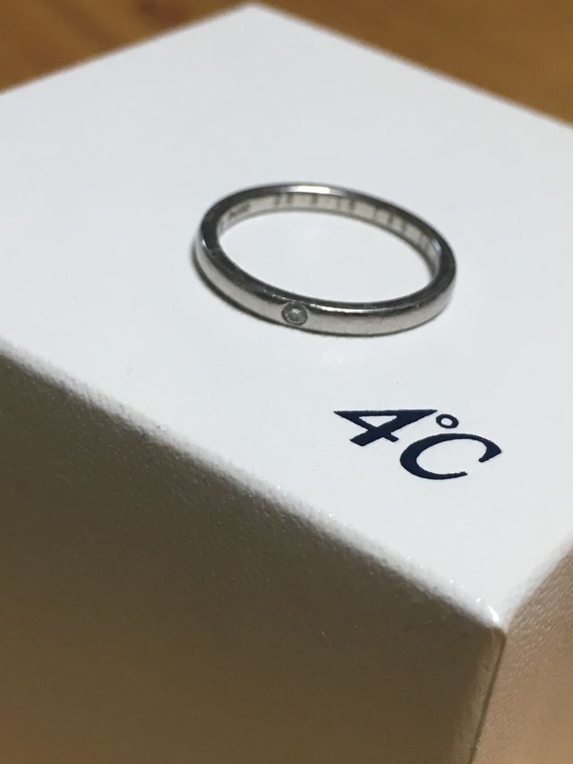 いつも付けているので傷だらけですが…。