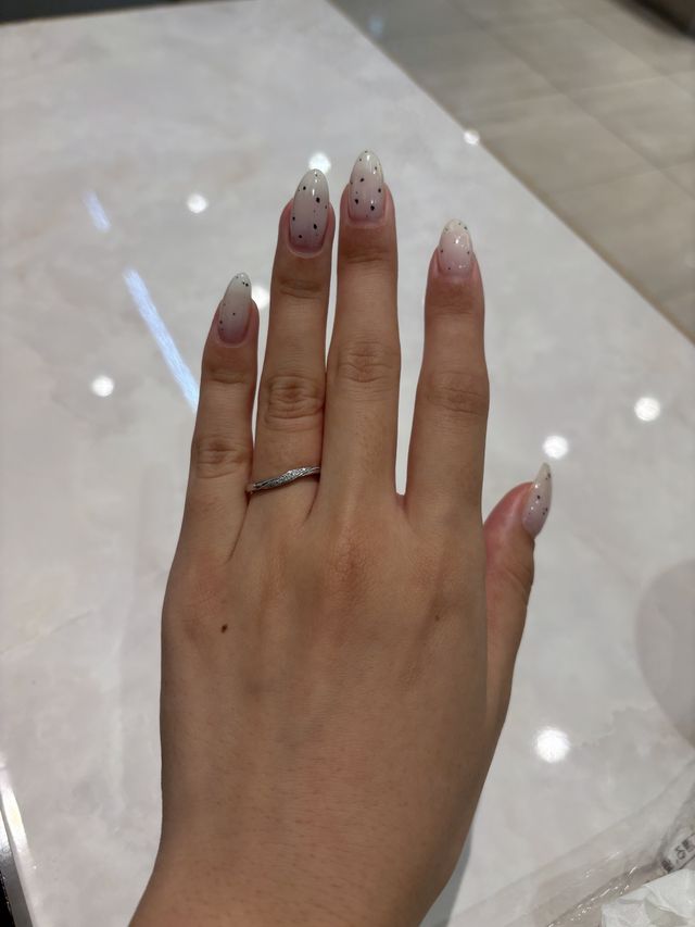 ウェーブ型、ダイヤモンド5つ付き