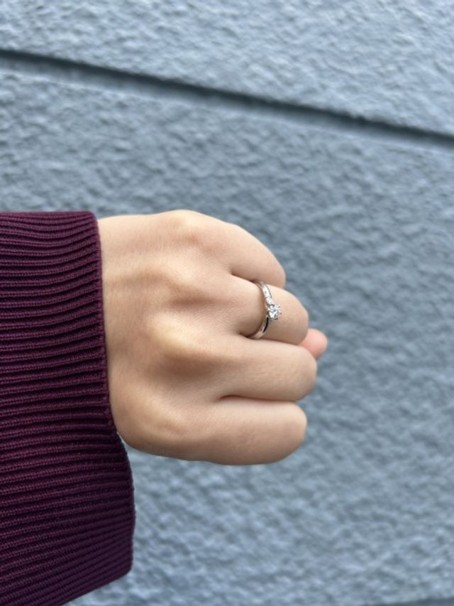 受け取ってすぐ撮影しました！光に当たるとよりキラキラです！