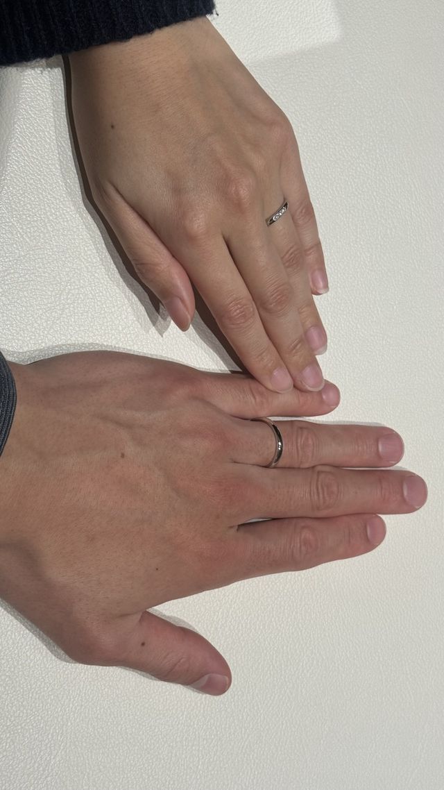 指輪を受け取りその場で撮影しました。とても満足度です。