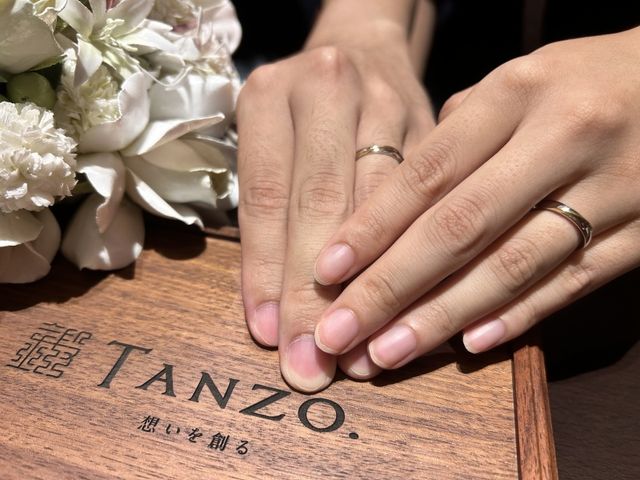 平甲丸ストレートに金線を斜めに入れるデザインにしました