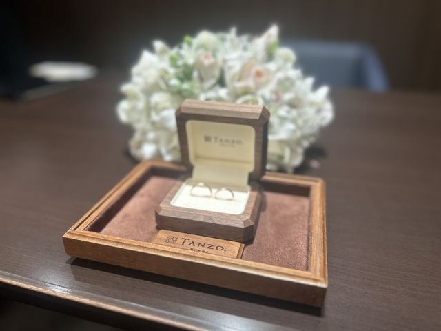 完成した指輪を見せてもらった時の写真。
