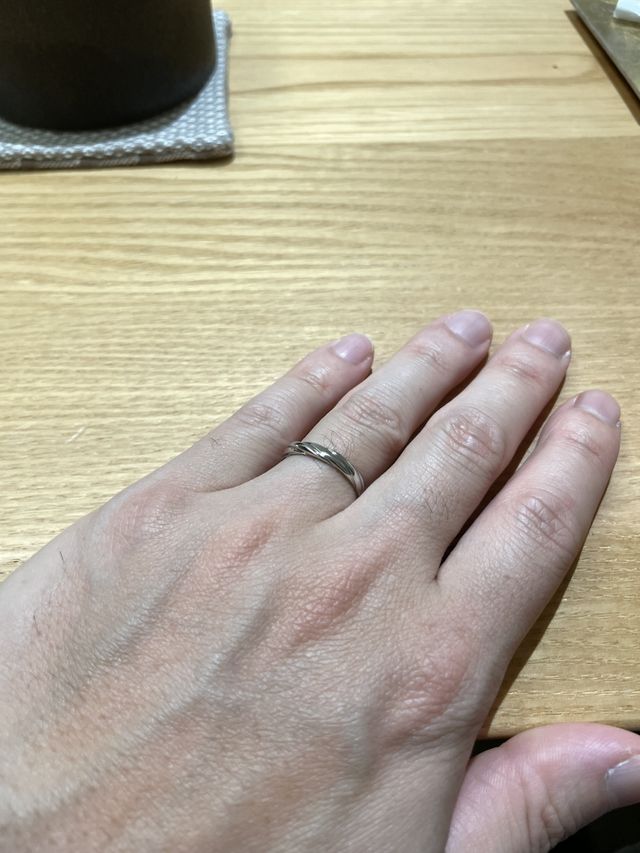 指にはめた様子