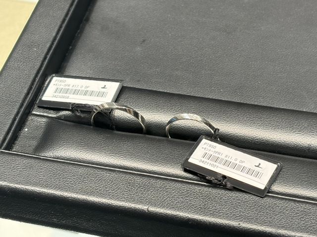 女性の方はダイヤが一つはいっています