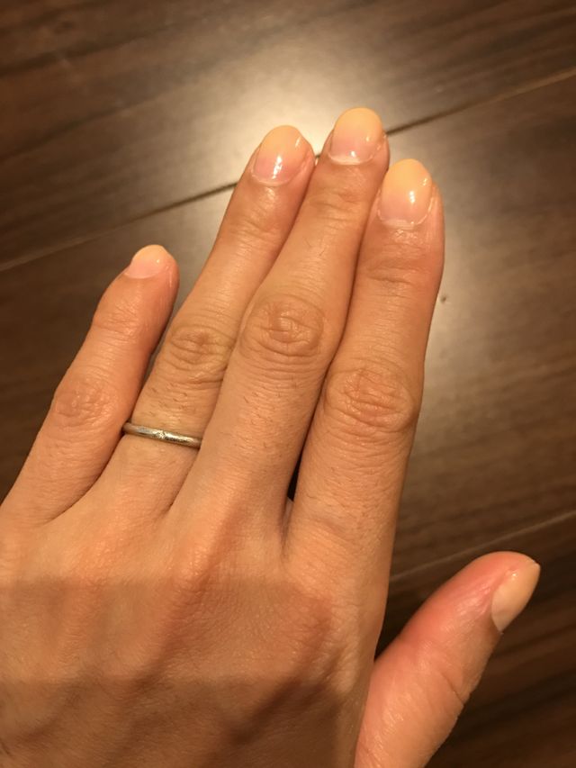 小さくダイヤ入りです