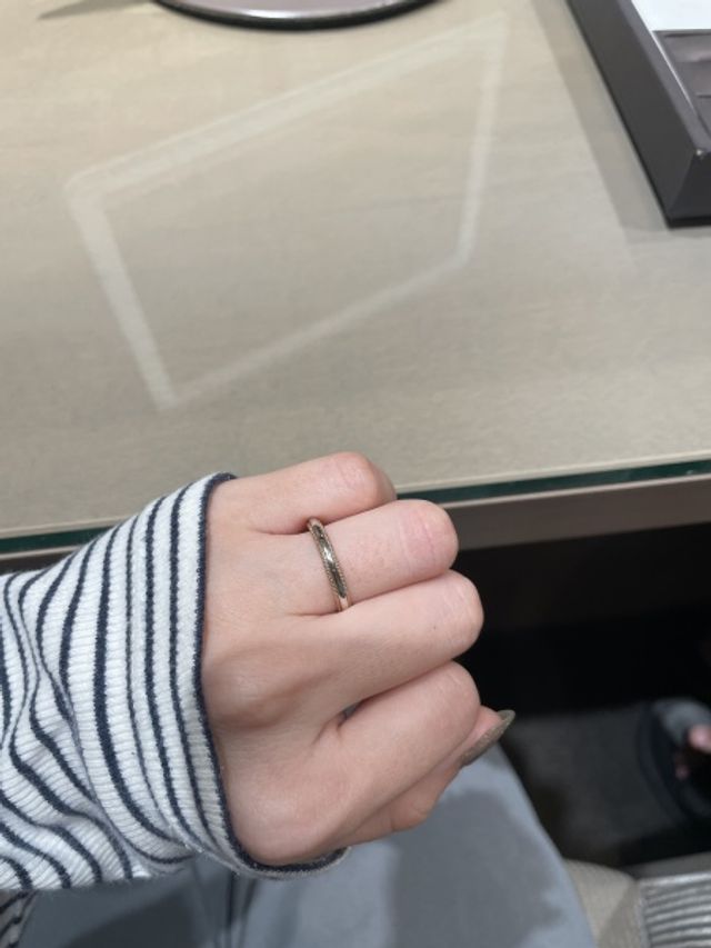 ミル打ちのシンプルながらおしゃれなデザインでした