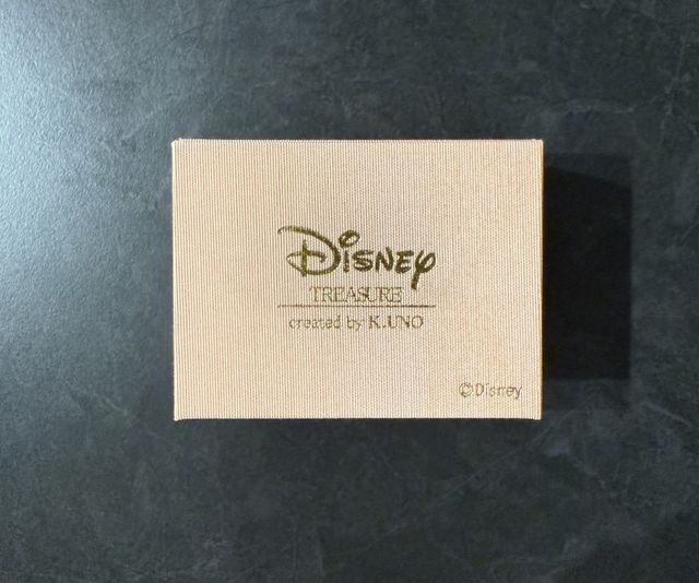 付属の指輪ケースです。