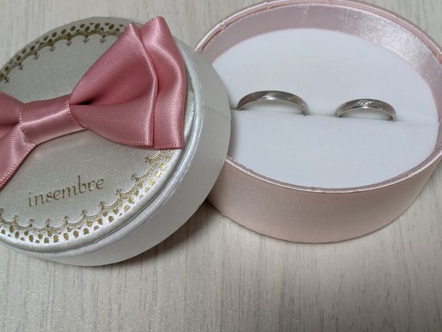 シンプルすぎず派手すぎないデザインに惹かれて購入しました。