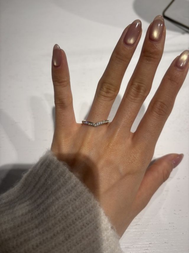 サリューのシャンパンゴールドを着用しました。